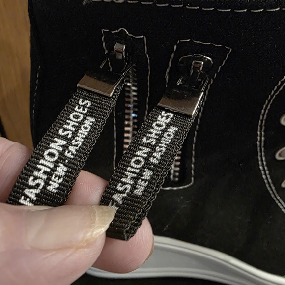 Stylish Black and White High-Top Wedge Sneakers - Picture 6 of 7